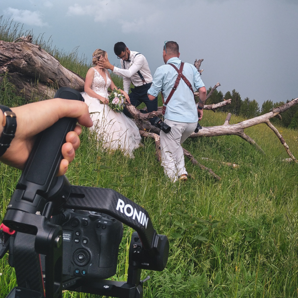 Svatební kameraman a fotograf